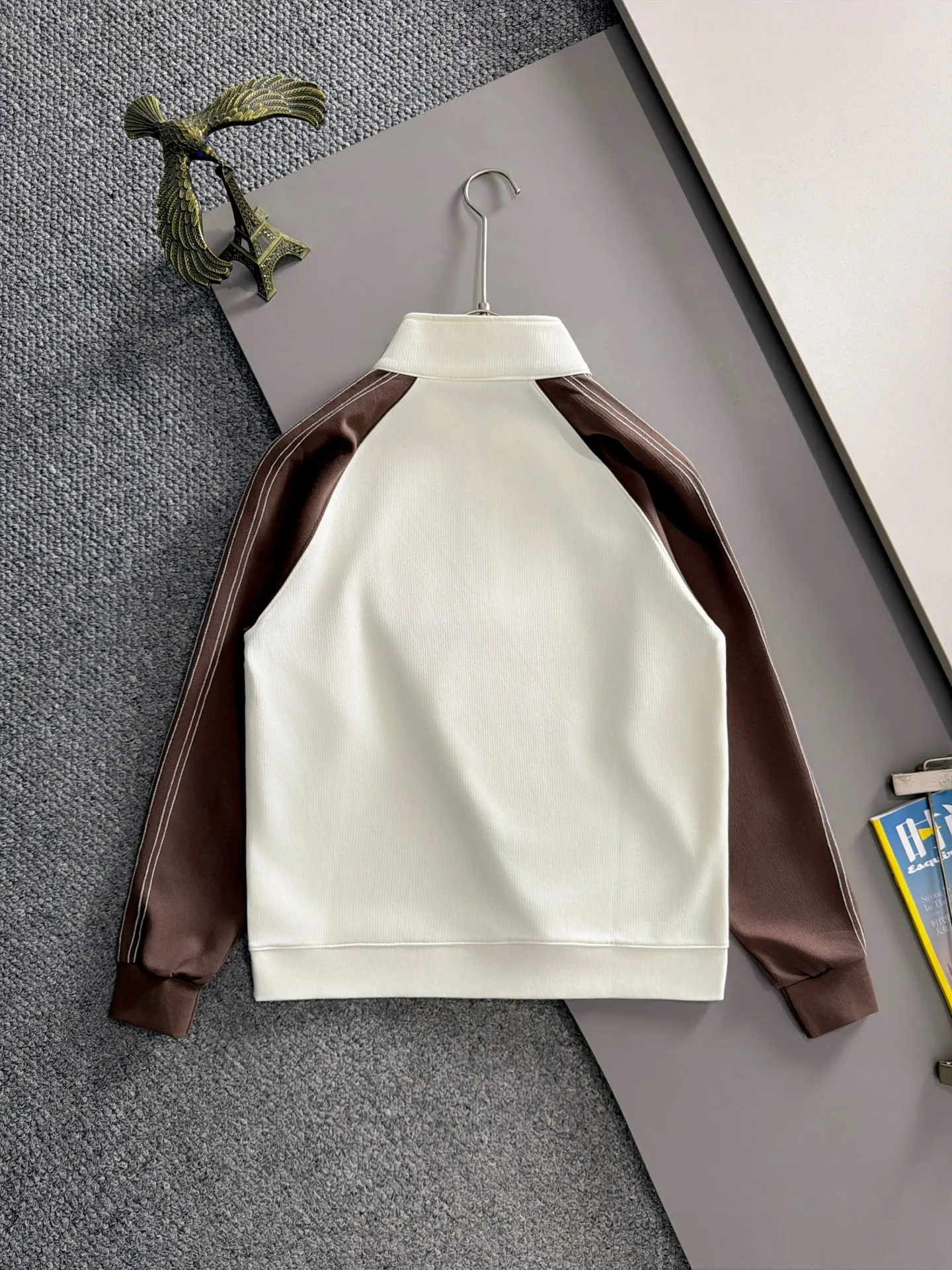 Balenciaga 2026 Long Sleeve Sweatshirts for Men and Women Same Style Many Stars Same Style, Top Original Version Feel Free to Compare 🆚The fabric is custom-dyed and slightly spray-painted and distressed. The fabric, material, and details are consistent with the original version. Special cotton and linen fabrics are used. The cost of the fabric is extremely expensive. It is twice as expensive as pure cotton materials. We will do better at all costs. Three standards are complete. The comparison between non-market products and our fabrics is very different. Only the top version is made! Size: M-4XL